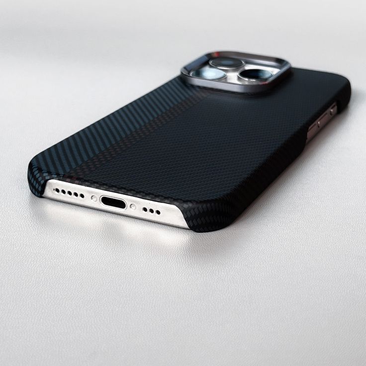 كوفر كاربون متوفر لـ iPhone 17 Pro Max و 16 و 15 Pro Max